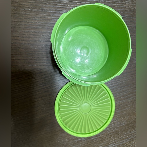 Vintage Tupperware Servalier Canister 1297, Small Green Accordion Lid - Picture 3 of 8